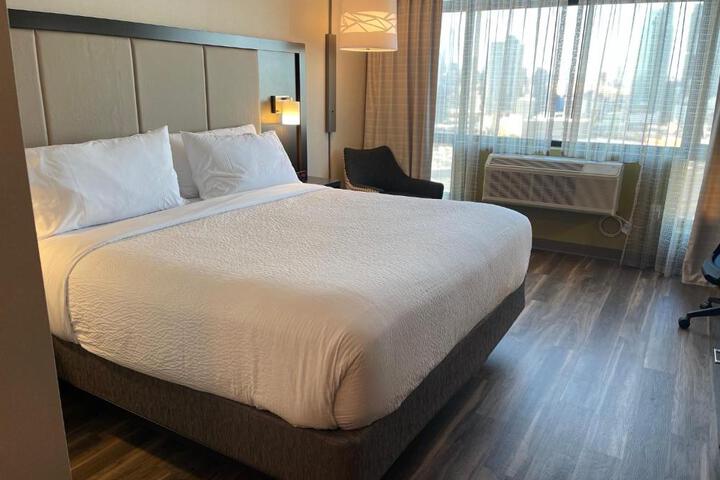 Standard | King Bed (3 of 3)