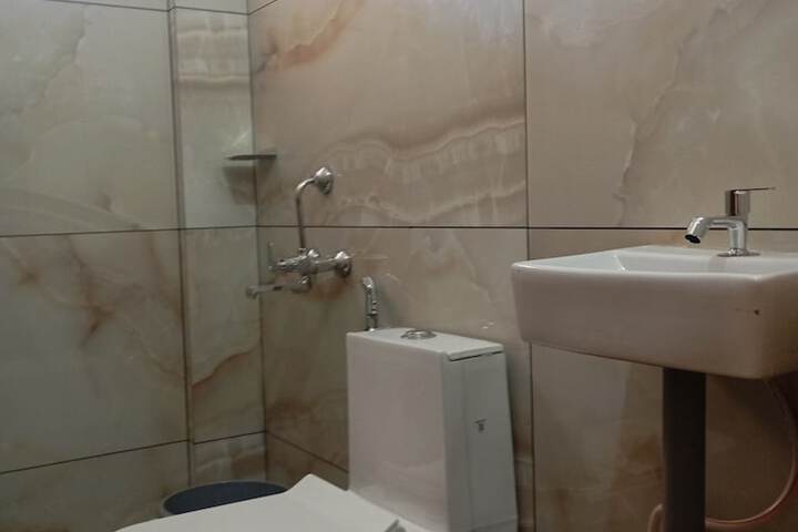 Room 7 of 9