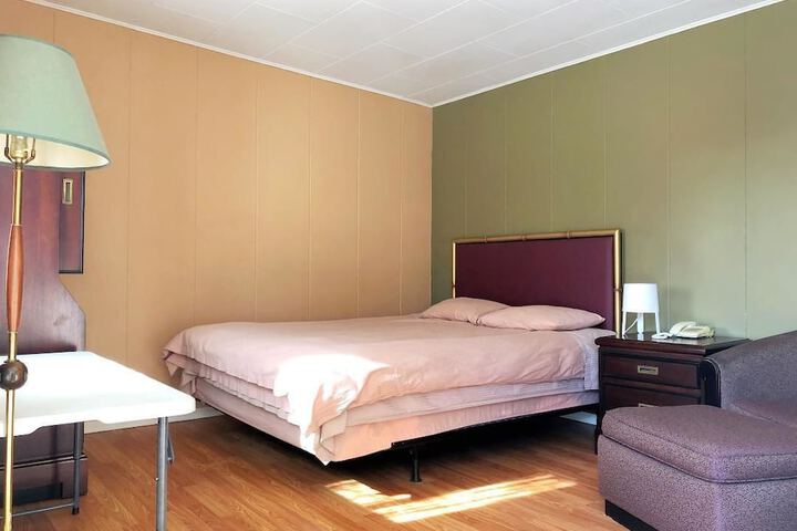Room 3 of 33