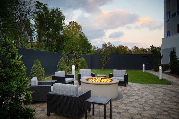 Hotel Exterior 27 of 29