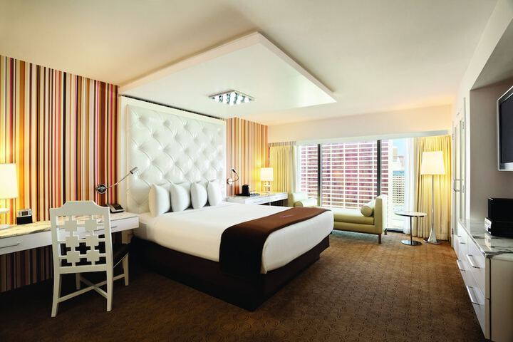 Room 4 of 144