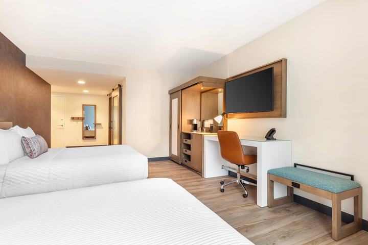 Room 34 of 82