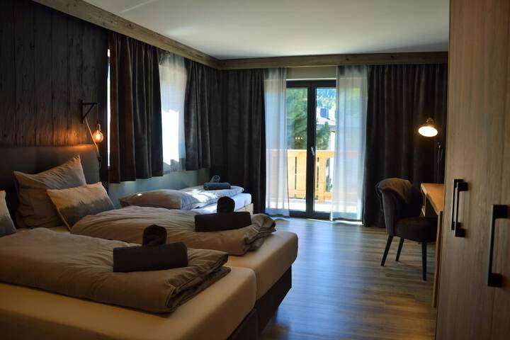 Room 4 of 32