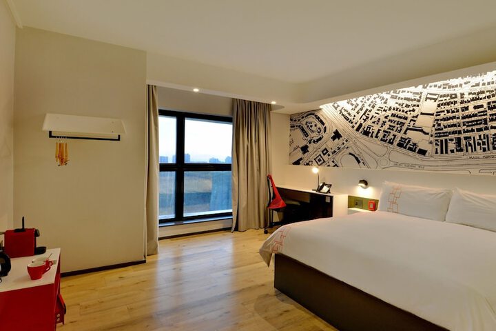 Room 66 of 165