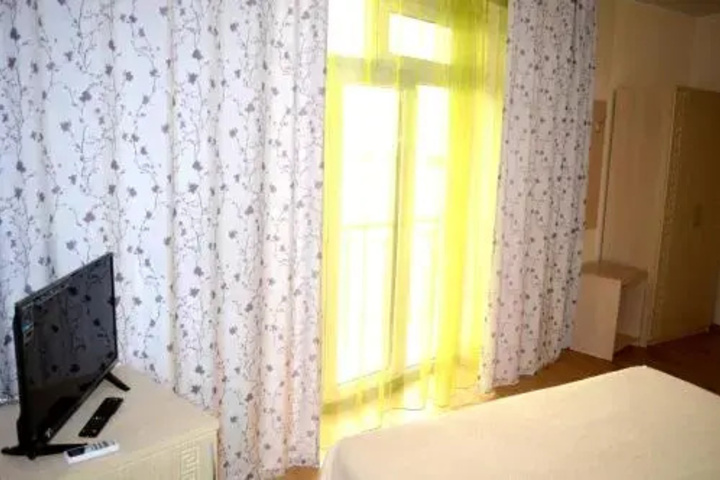 Room 3 of 10