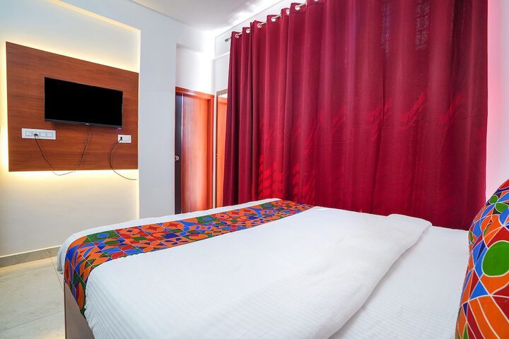 Room 11 of 28