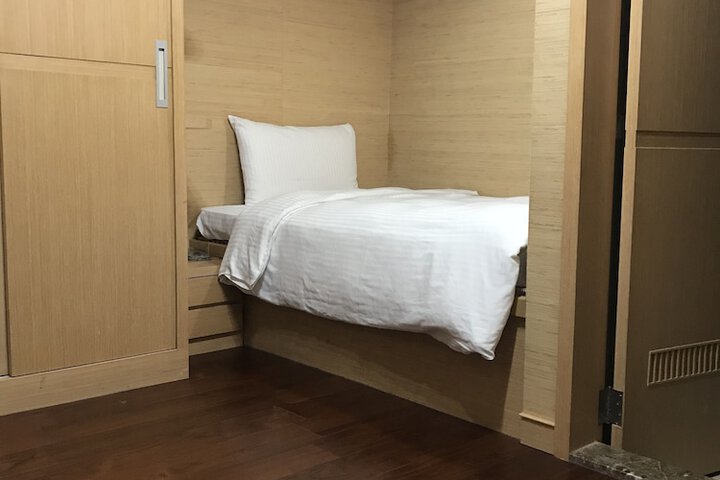 Room 17 of 31