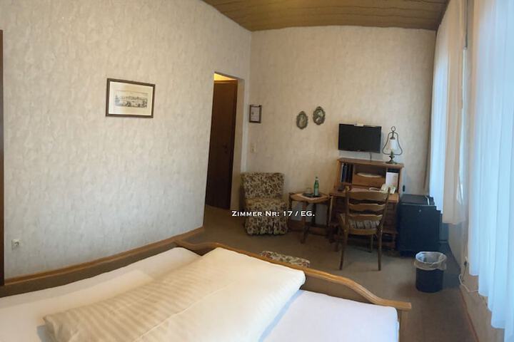Room 31 of 106