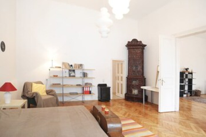 Room 5 of 12