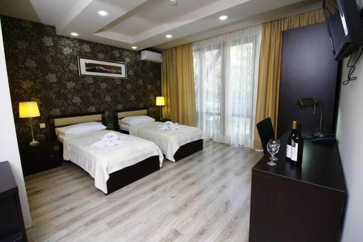 Room 17 of 38