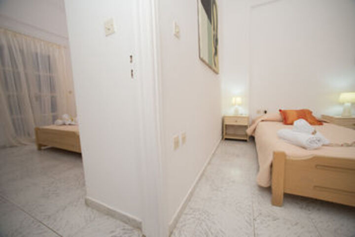 Room 33 of 81