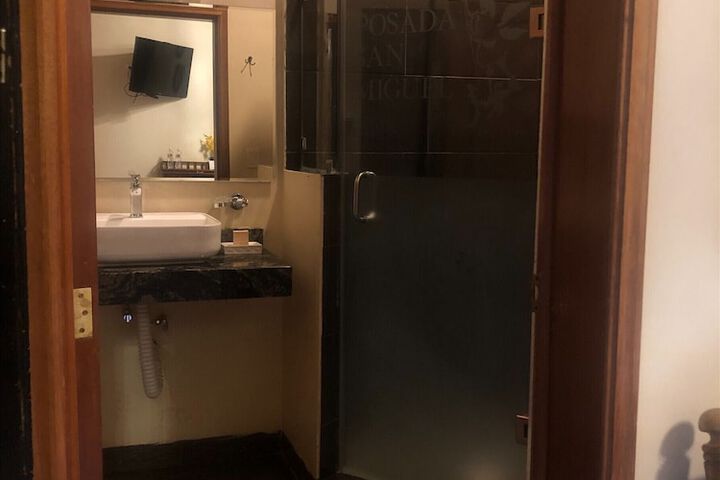 Room 6 of 20