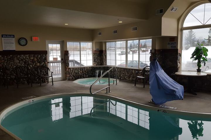 Pool 33 of 41