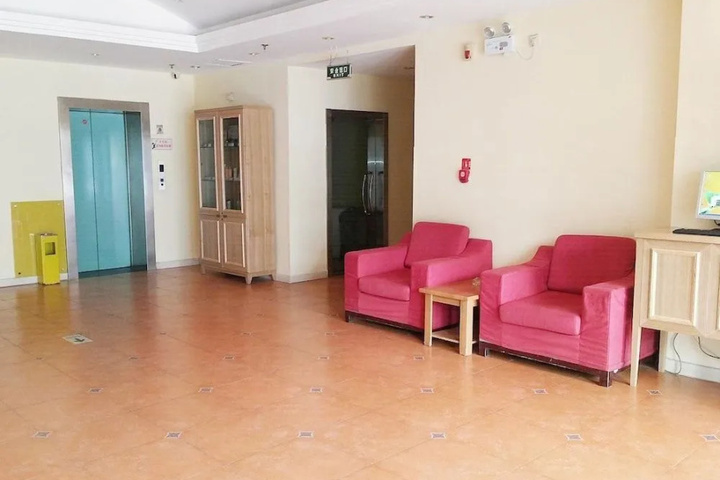 Room 7 of 13