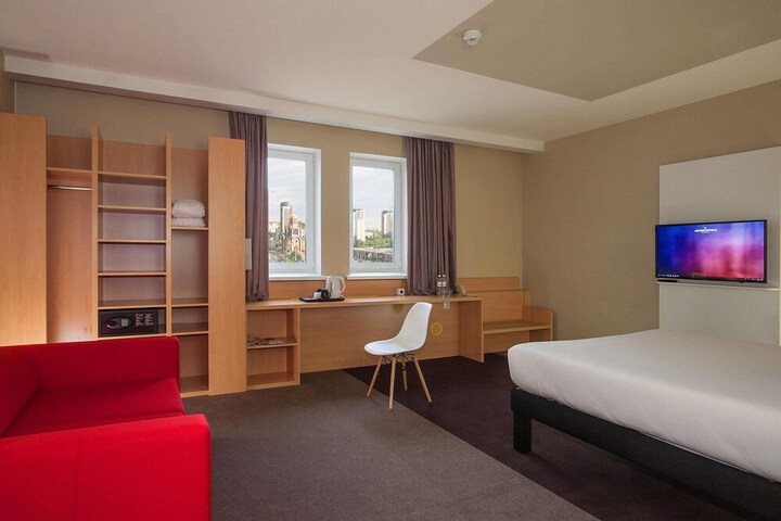 Room 15 of 47