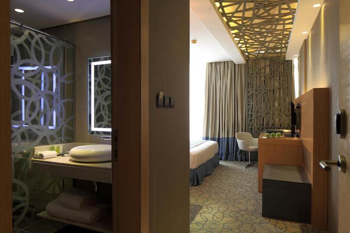 Room 32 of 50