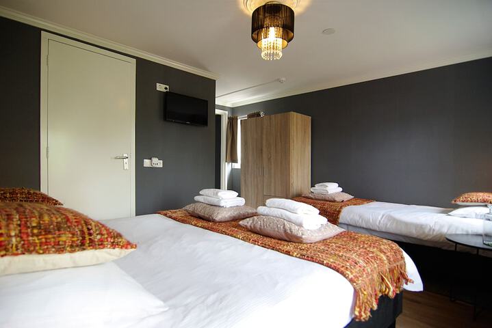 Room 30 of 36