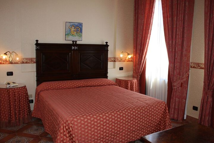 Room 22 of 38
