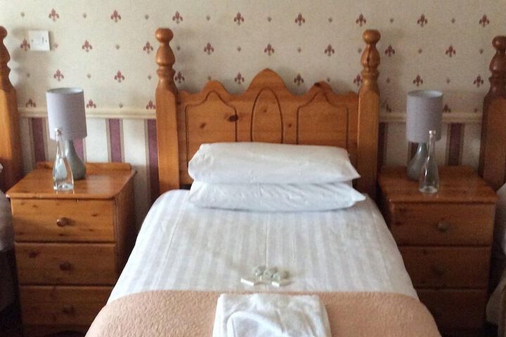 Room 3 of 8
