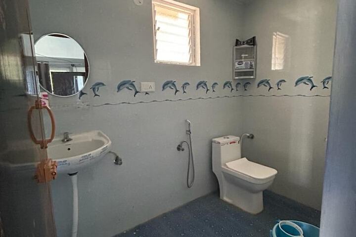 Room 2 of 6