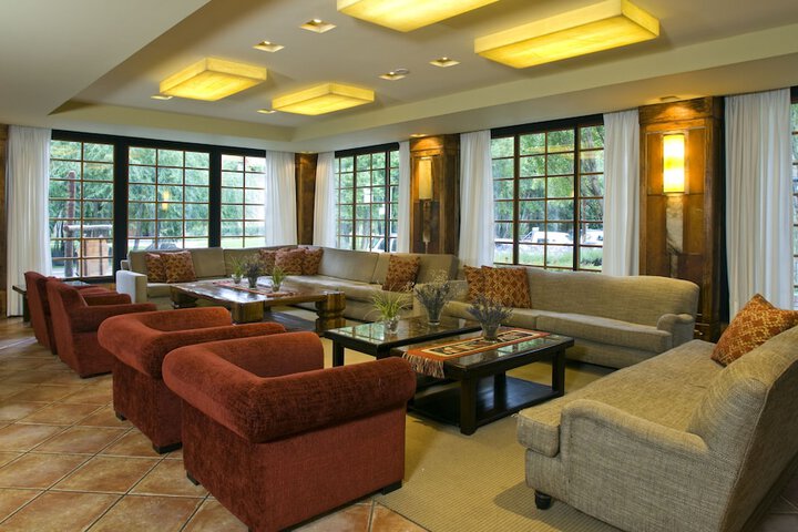 Entrance & Lobby