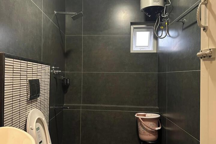 Room 12 of 18