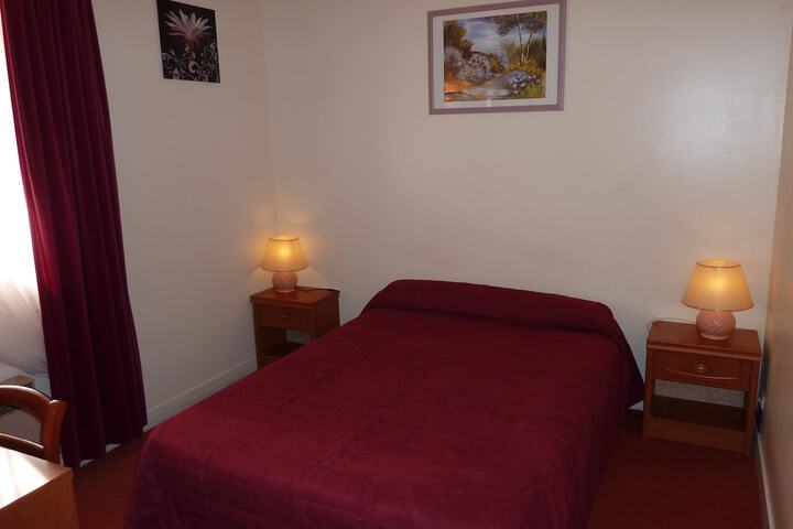 Room 13 of 37