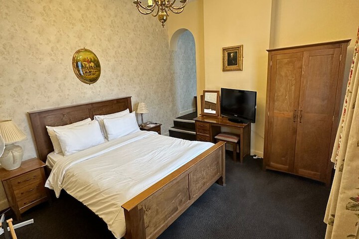 Room 16 of 48