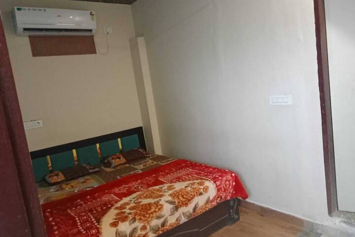 Shri Kishori Kunj Home Stay in Vrindavan