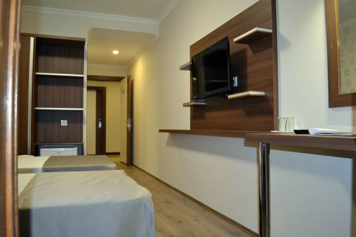 Room 8 of 101