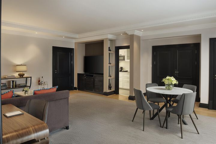 Room 42 of 178