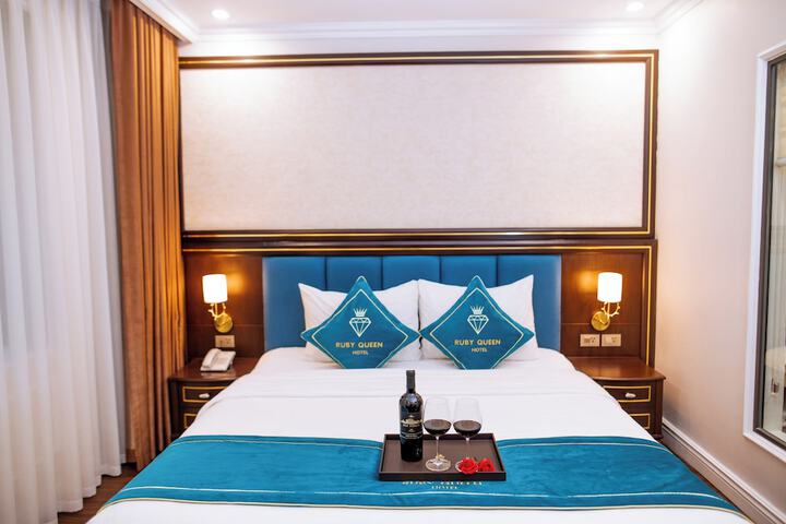 Room 4 of 18