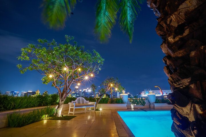 Pool Hotel