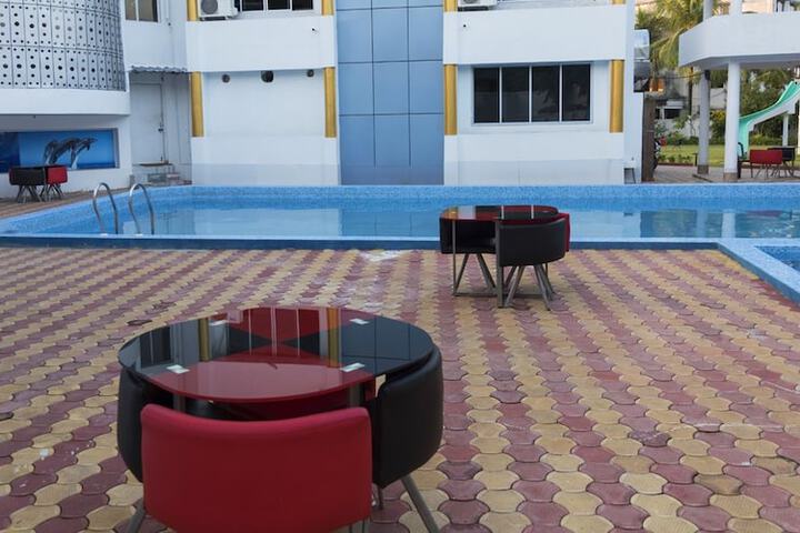 Pool 9 of 15