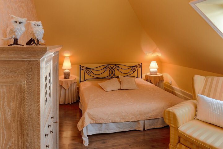 Room 8 of 41