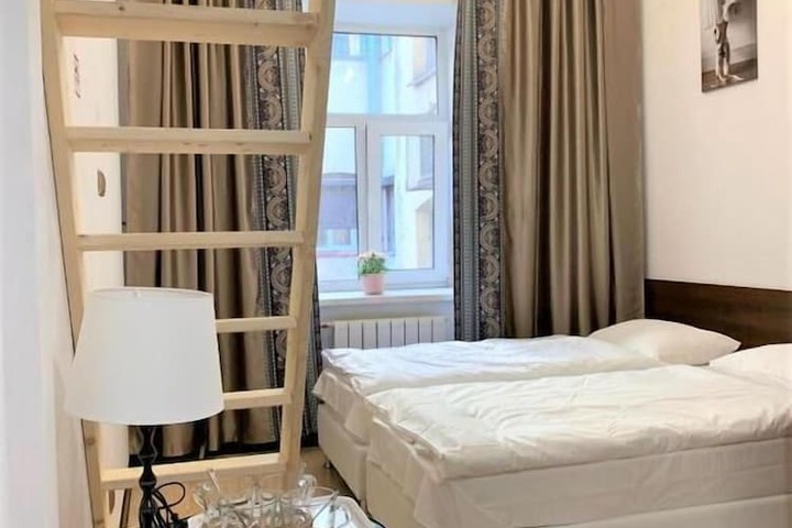 Room 10 of 33