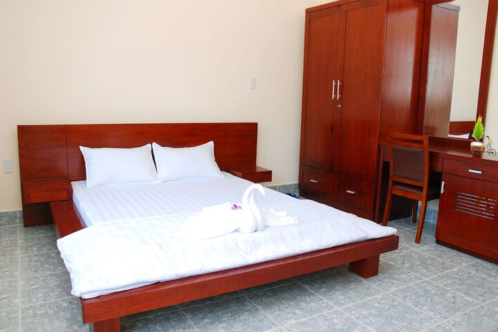 Room 8 of 32