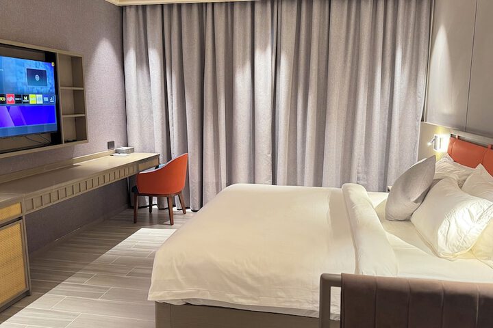 Room 3 of 10