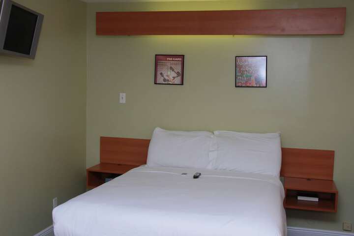Room 3 of 34