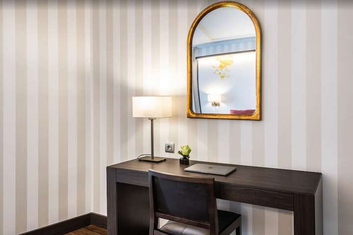 Room 8 of 44