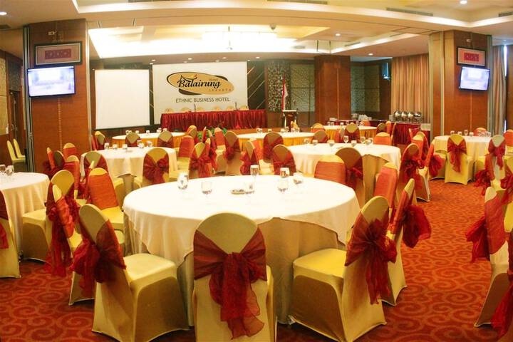Ballroom/Hall 49 of 57