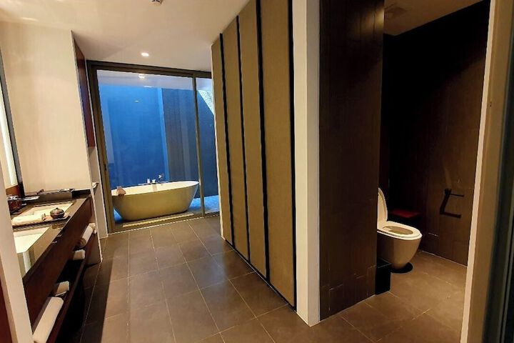 Room 34 of 47