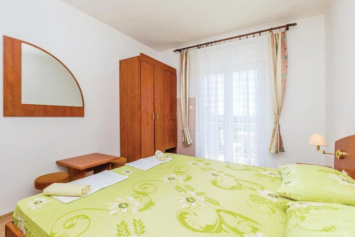 Room 3 of 16