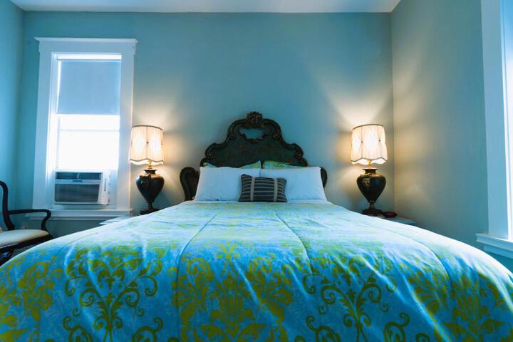 Lodge Premium Cabin Queen Bed (1 of 79)
