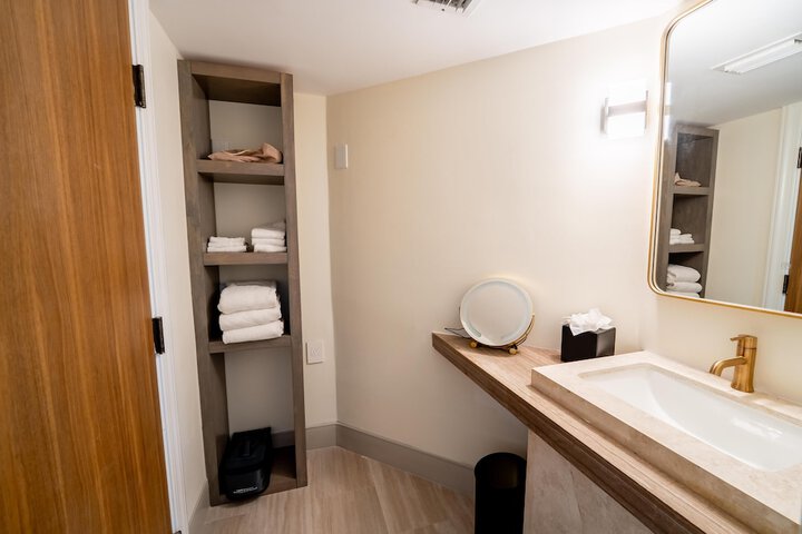 Room 33 of 58