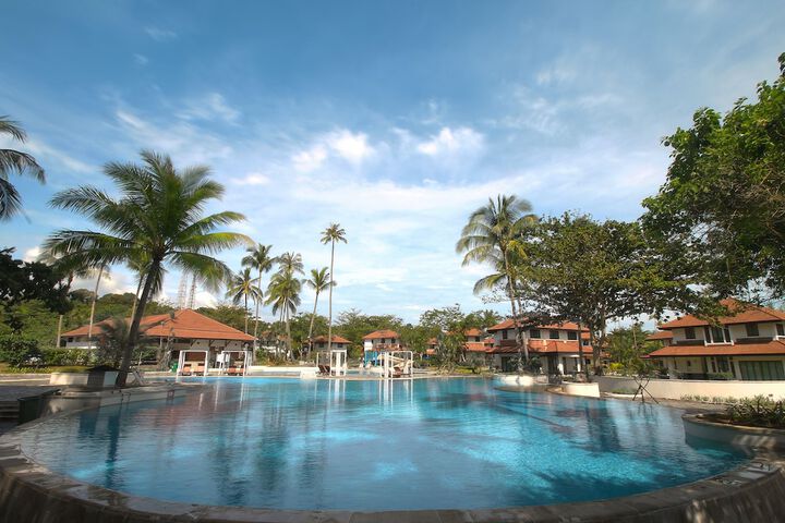 Hotel with Pool