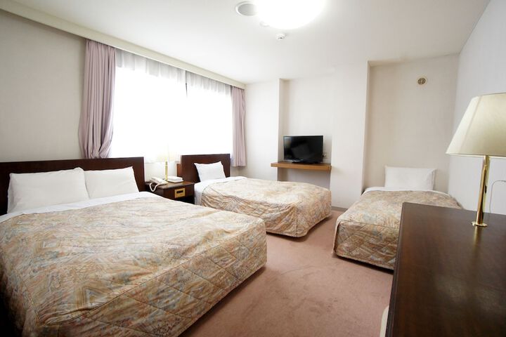 Room 12 of 37