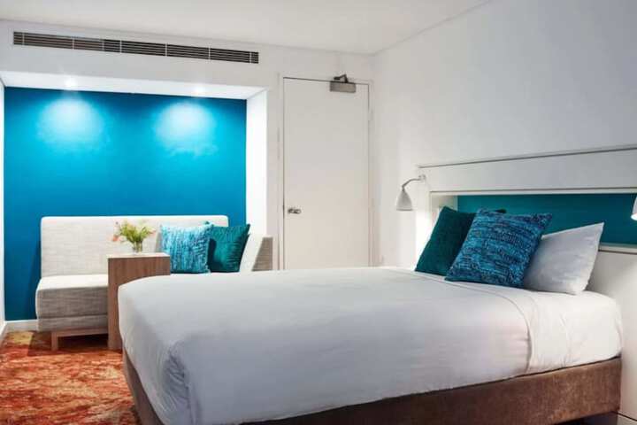 Room 4 of 11
