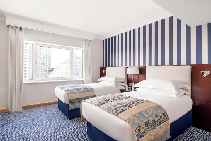 Room 106 of 441
