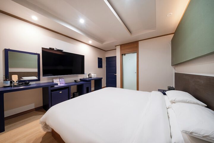 Room 3 of 10